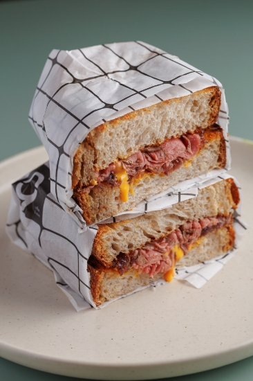 Picture of Roast Beef Sandwich with Honey Mustard Sauce